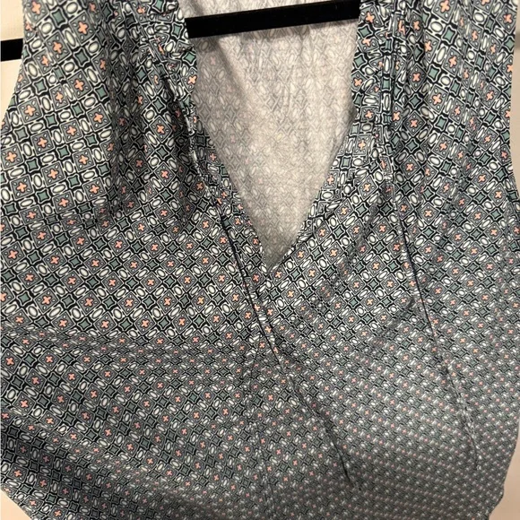 LOFT Mixed Media Tie-Neck Shell V-Neck Blouse Geometric Print Size Large - Picture 4 of 11